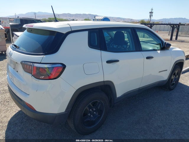 Jeep Compass 2018 3C4NJCAB6JT263442 Image 4
