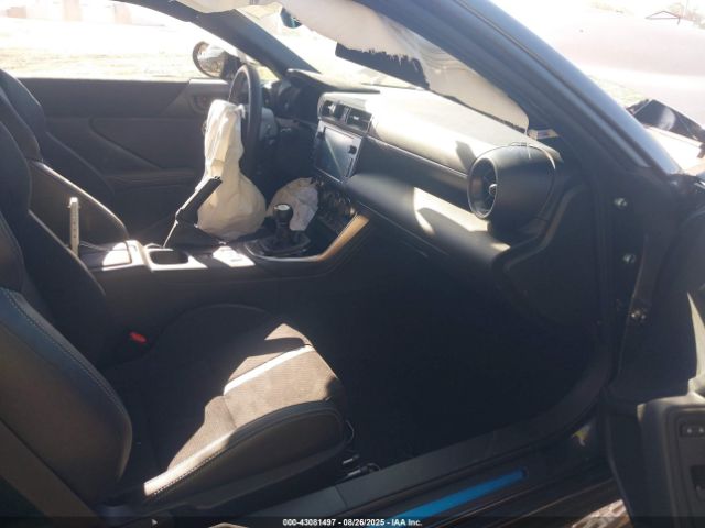 2025 TOYOTA GR86 JF1ZNBE10S8756766 Photo 4