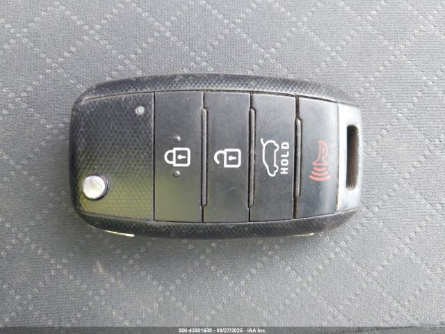 5XYPG4A35HG279073 KIA 2017