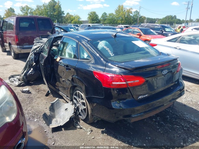 Ford Focus 2016 1FADP3F25GL403297 Image 3