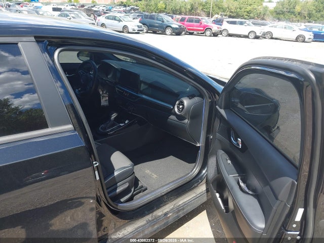 2023 Kia Forte Gt-line მანქანა იყიდება აუქციონზე, vin: 3KPF54AD8PE560676, აუქციონის ნომერი: 43082372