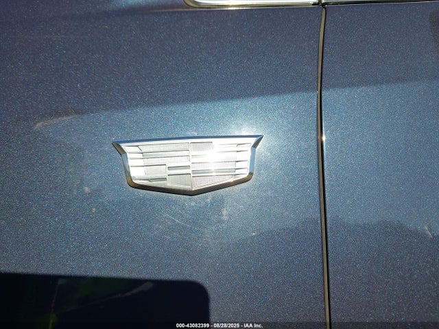 2018 CADILLAC XT5 1GYKNDRS3JZ182466 Photo 2