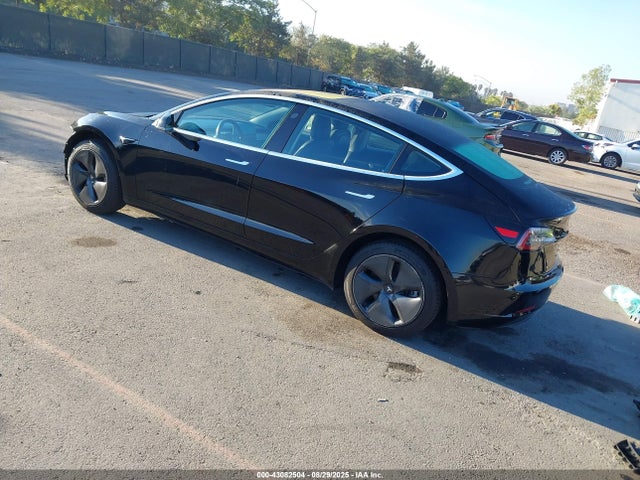 2018 TESLA MODEL 3 5YJ3E1EA8JF152505 Photo 2