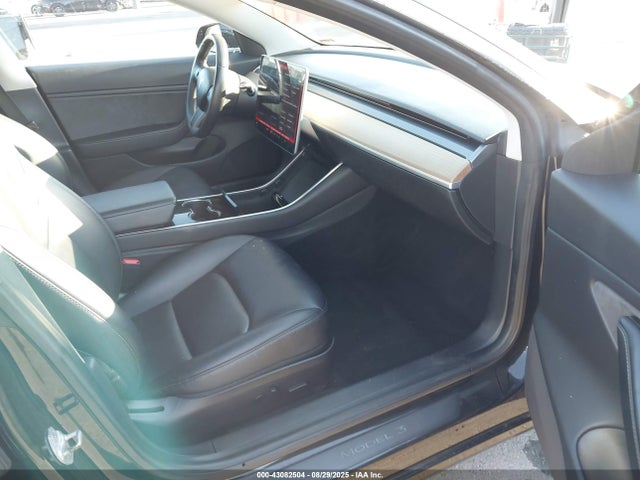 2018 TESLA MODEL 3 5YJ3E1EA8JF152505 Photo 4