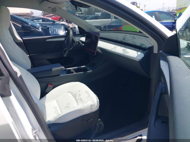 2024 TESLA MODEL Y 7SAYGDEE0RF066186 Photo 4