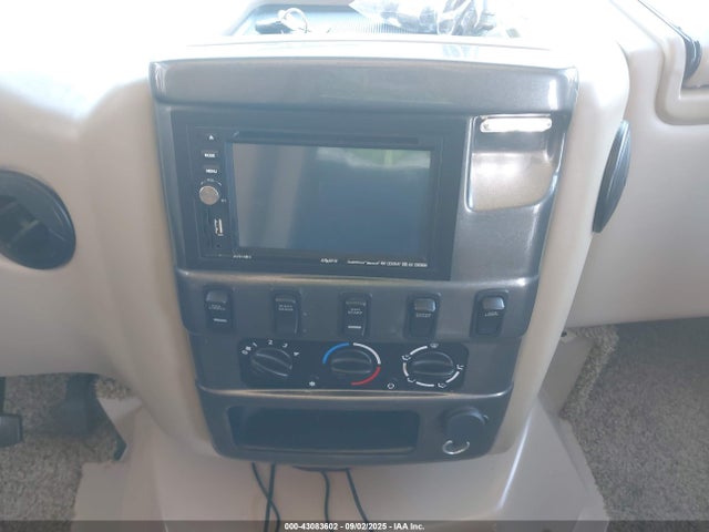 Ford 2015 2015 1FC3E3KS8FDA30041 Image 12