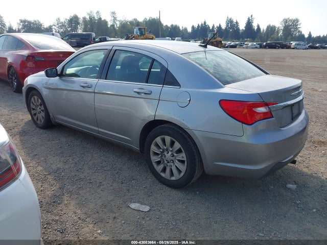 Chrysler 200 2014 1C3CCBAB3EN141028 Image 3