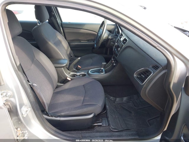 Chrysler 200 2014 1C3CCBAB3EN141028 Image 5