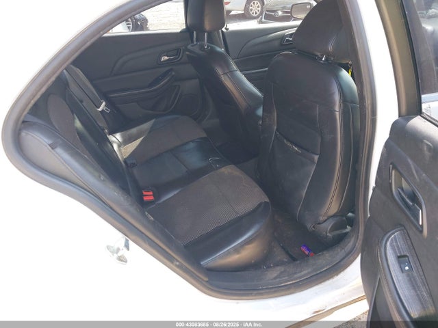 Chevrolet lkw 2015 1G11D5SL6FF151937 Image 8