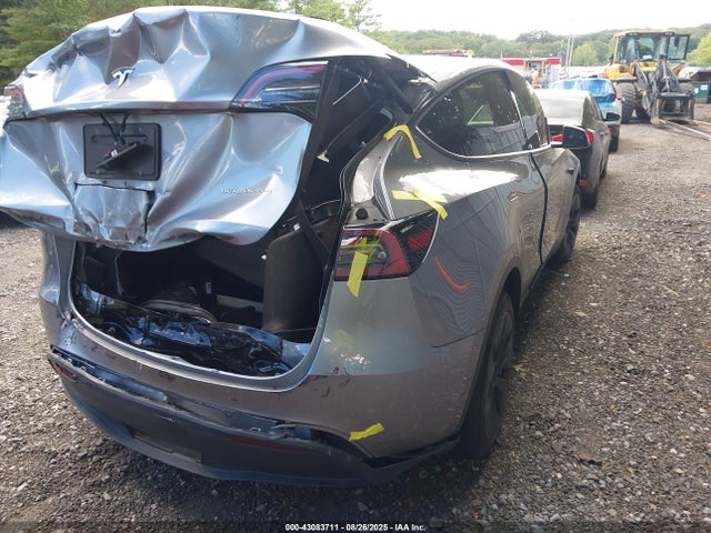 2025 TESLA MODEL Y 7SAYGDEE8SA352337 Photo 3