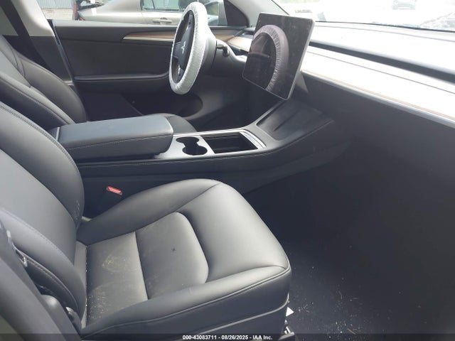 2025 TESLA MODEL Y 7SAYGDEE8SA352337 Photo 4