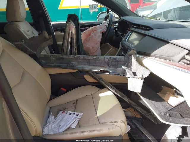 2017 CADILLAC XT5 1GYKNCRS3HZ247658 Photo 4