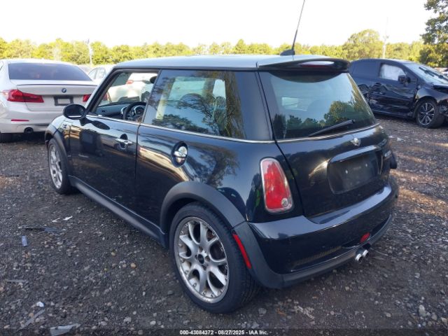 2006 MINI COOPER S WMWRE33556TL23336 Photo 2