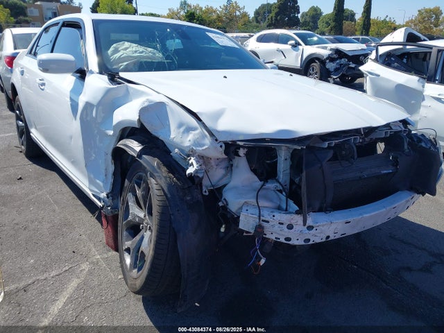 Chrysler 300 2022 2C3CCABG1NH167740 Image 6