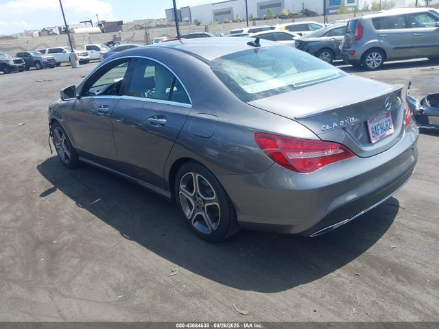 Mercedes-Benz m270 2018 WDDSJ4EB2JN531878 Image 3