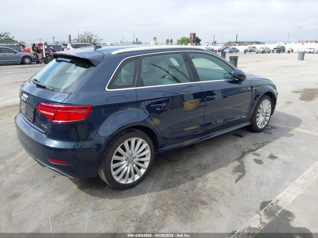 Audi A3 2017 WAUTPBFF0HA138981 Image 4