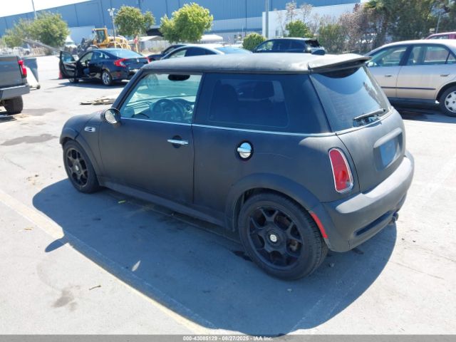 2006 MINI COOPER S WMWRE335X6TJ33452 Photo 2