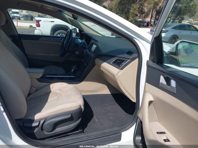 5NPE24AF3HH470239 Hyundai 2017
