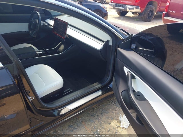 Tesla 2019 2019 5YJ3E1EB4KF422162 Image 5