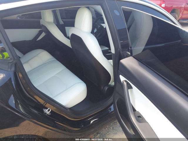 Tesla 2019 2019 5YJ3E1EB4KF422162 Image 8
