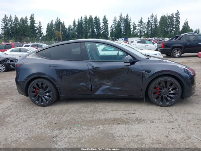 Tesla Model Y 2024 7SAYGDEF5RF094574 Image 13