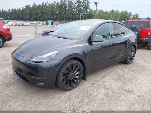 Tesla Model Y 2024 7SAYGDEF5RF094574 Image 2