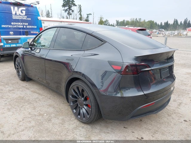 Tesla Model Y 2024 7SAYGDEF5RF094574 Image 3