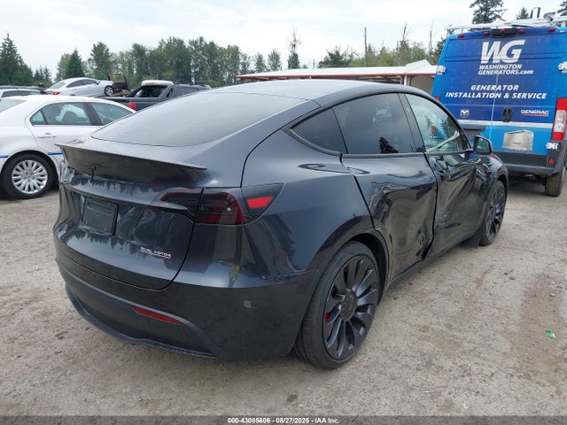 Tesla Model Y 2024 7SAYGDEF5RF094574 Image 4