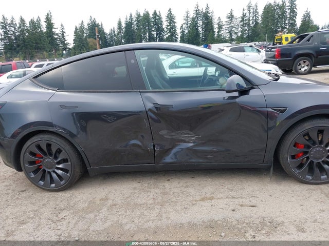 Tesla Model Y 2024 7SAYGDEF5RF094574 Image 6