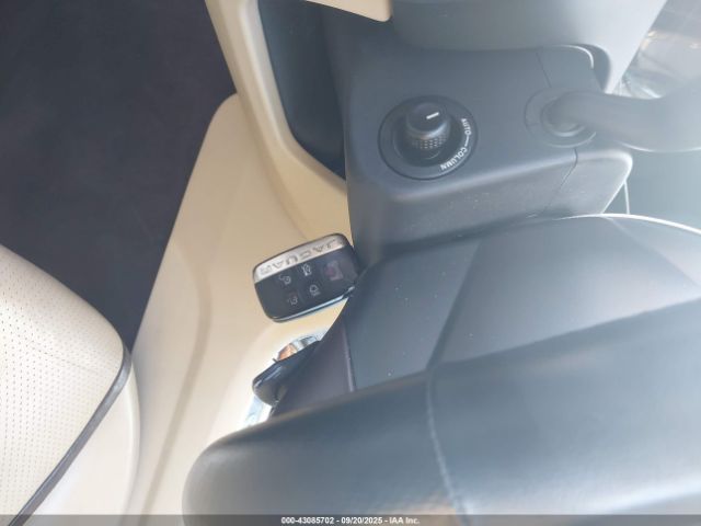 2015 JAGUAR XF SAJWA0F76F8U59685 Photo 10