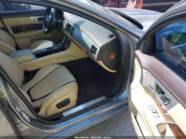 2015 JAGUAR XF SAJWA0F76F8U59685 Photo 4
