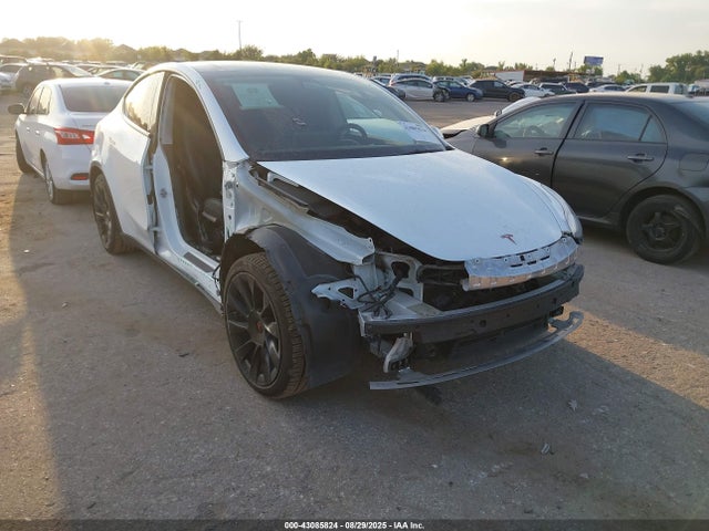2021 TESLA MODEL Y 5YJYGAEE6MF255445 Photo 0