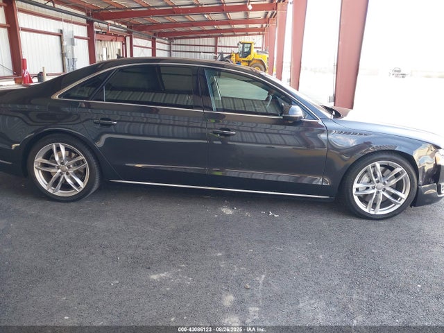 WAU3GAFD6FN030136 Audi A8