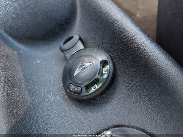 2010 MINI COOPER WMWMF3C57ATZ64343 Photo 10