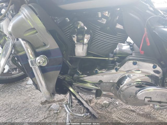 2017 HARLEY-DAVIDSON FLHTKSE 1HD1TEF14HB961840 Photo 8