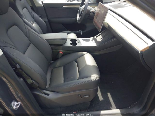 2023 TESLA MODEL Y 7SAYGDEE0PA056378 Photo 4