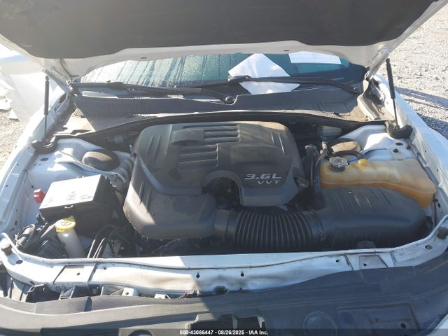 Chrysler 300 2014 2C3CCAAG1EH283148 Image 10