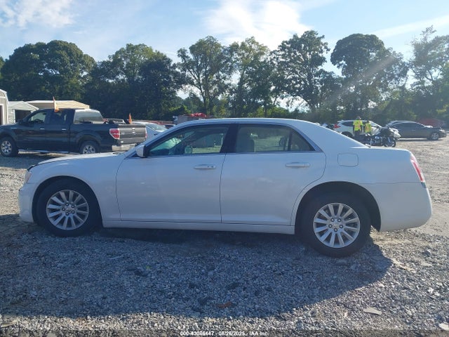 Chrysler 300 2014 2C3CCAAG1EH283148 Image 13