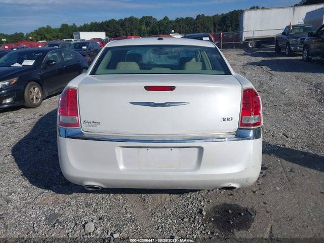 Chrysler 300 2014 2C3CCAAG1EH283148 Image 15