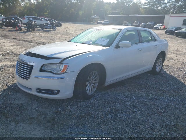 Chrysler 300 2014 2C3CCAAG1EH283148 Image 2
