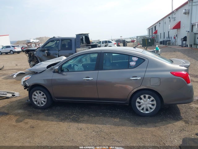 3N1CN7AP7HK425077 Nissan Versa