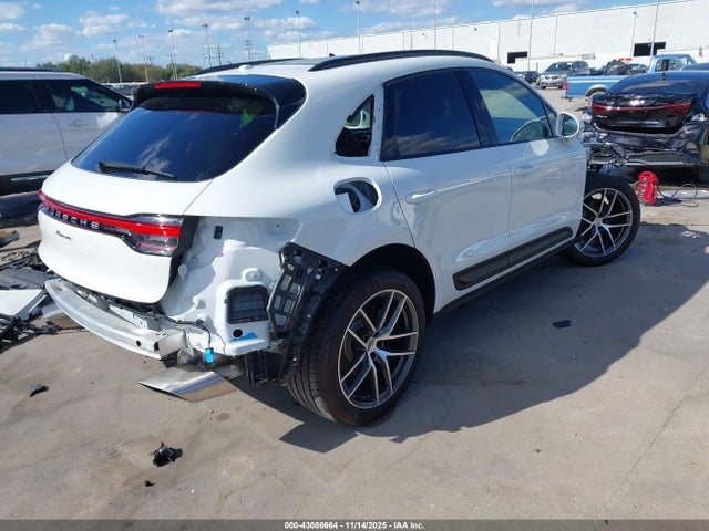 2025 PORSCHE MACAN WP1AA2A51SLB09302 Photo 3