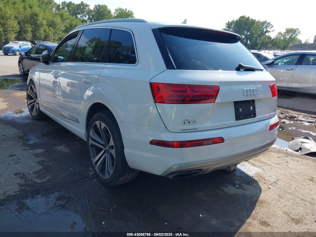 2018 AUDI Q7 WA1LAAF74JD046195 Photo 2