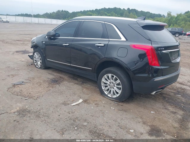 2017 CADILLAC XT5 1GYKNARS6HZ289570 Photo 2