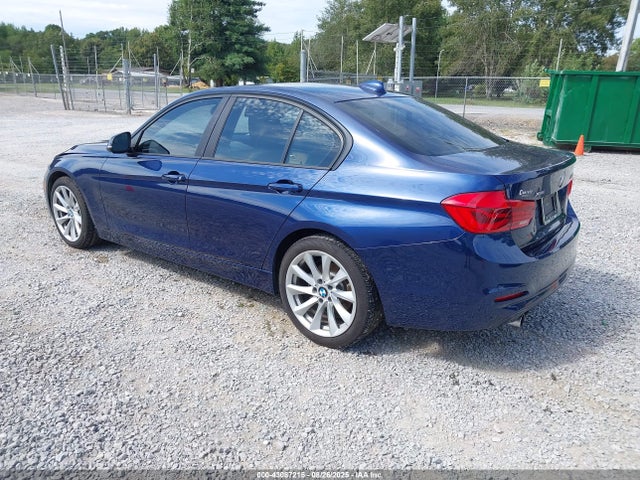 2018 BMW 320I WBA8A3C52JA494492 Photo 2