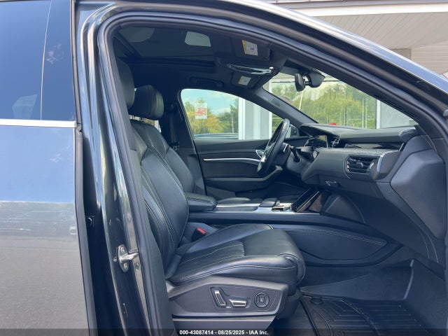 2019 AUDI E-TRON WA1VAAGEXKB008179 Photo 4