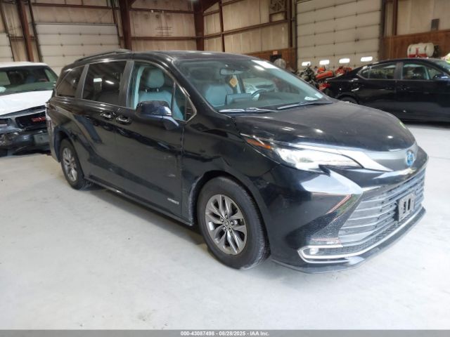 2021 TOYOTA SIENNA 5TDYRKEC1MS017013