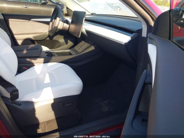 2025 TESLA MODEL Y 7SAYGDEEXSF265753 Photo 4