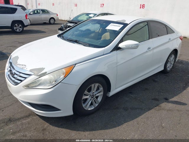 Hyundai gamma 2014 5NPEB4AC4EH916142 Image 2