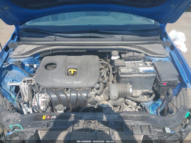 5NPD84LF3HH069572 Hyundai Elantra